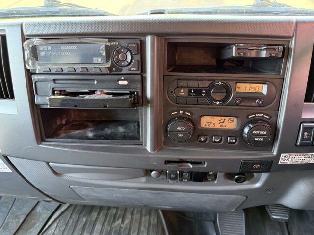 いすゞ：フォワード：6200ワイド：ウィング：木床：アルミホイール：240馬力：エアサス