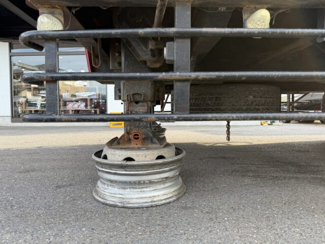 東急：重機運搬用トレーラー：幅2800㎜　荷台長4700㎜：歩みハンガー：8輪