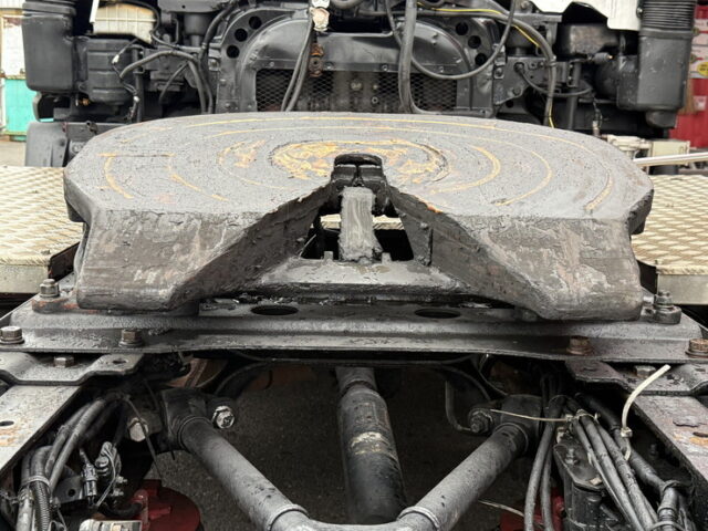 日野：テラヴィ：ハイルーフ：トレーラーヘッド：エアサス：V8ツインターボ