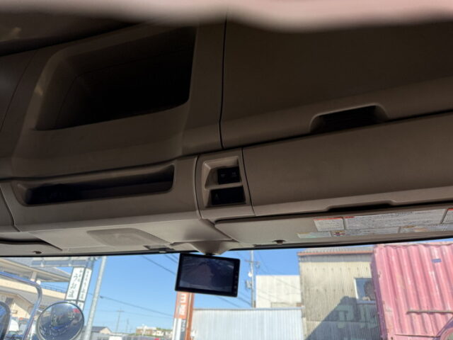 日野：17プロフィア：ハイルーフ：ウィング：メッキ多数：アルミホイール：プロシフト