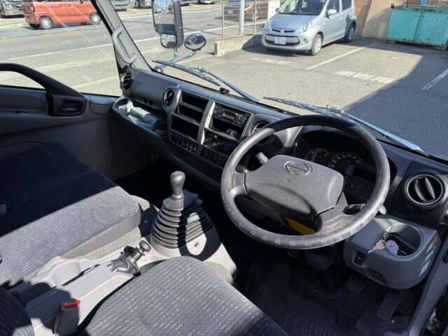 日野：デュトロ：ウィング：ワイドロング：180馬力：ステンレス多数：2.950㎏積