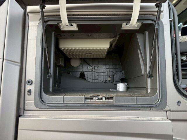 VOLVO：FH：グローブトロッター：ウィング：ブラックウルフホイール：木床