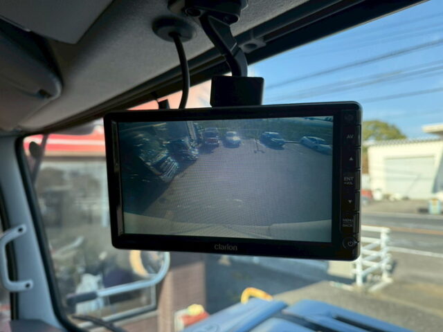 UDトラックス：クオン：ハイルーフ：ウィング：メッキ多数：木床：ラッシング2段