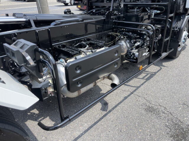 いすゞ：フォワード：登録済未使用：アームロール：3人乗り：ベッドレス：積載3.750㎏