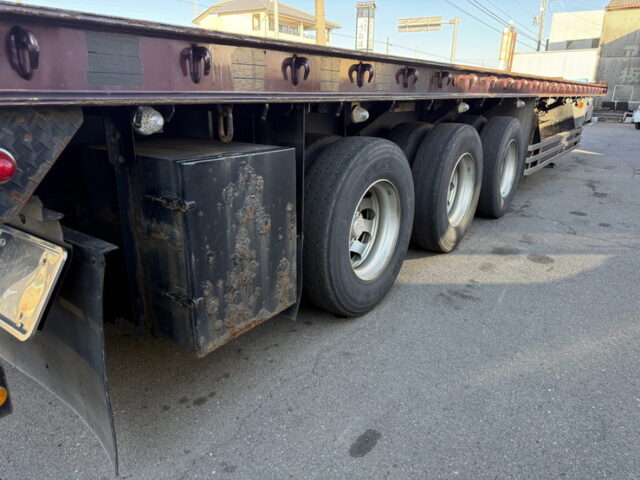 東邦：トレーラー：まな板：3軸：スタンション多数：内フック多数：最大積載量27.500㎏