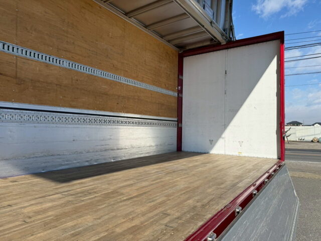 17スーパーグレート:ハイルーフ:ウィング:メッキ多数:アルミホイール:格納ゲート