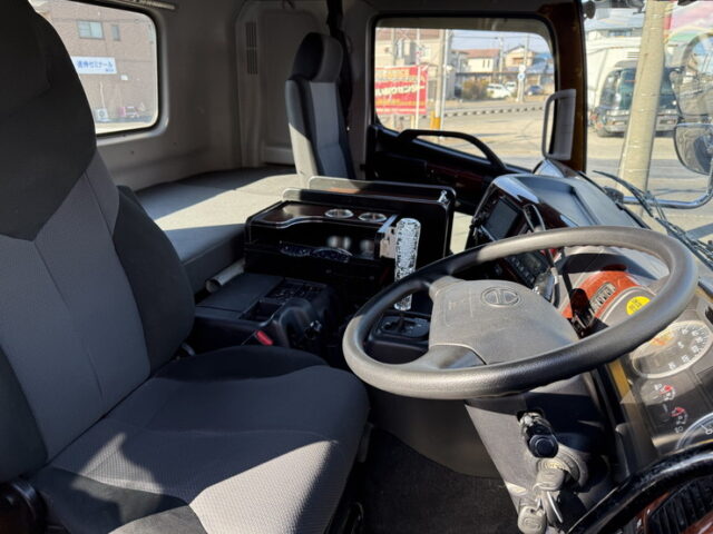 日野：プロフィア：ハイルーフ：トレーラーヘッド：エアロ付：エアサス：450馬力