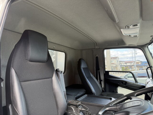 ファイター:ウィング:6200ワイド:後輪エアサス:格納ゲート:240馬力