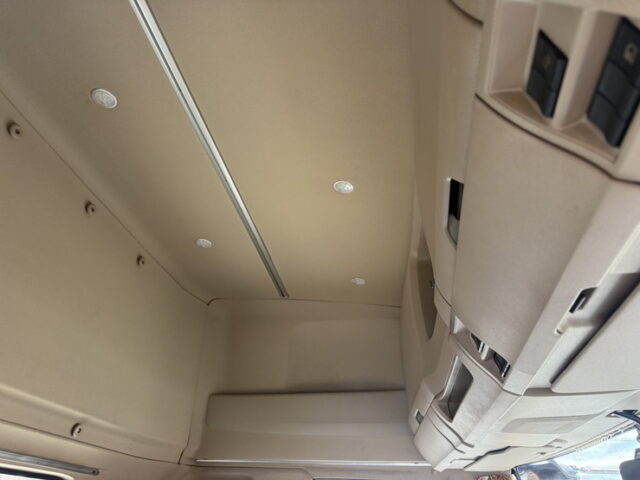 日野:17プロフィア:ハイルーフ:トレーラーヘッド:架装多数:アルミホイール