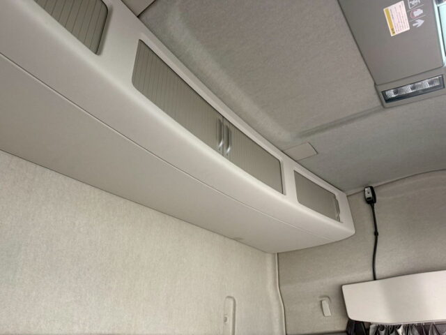 VOLVO：FH：グローブトロッター：ウィング：造りボディ：架装多数：高年式低走行