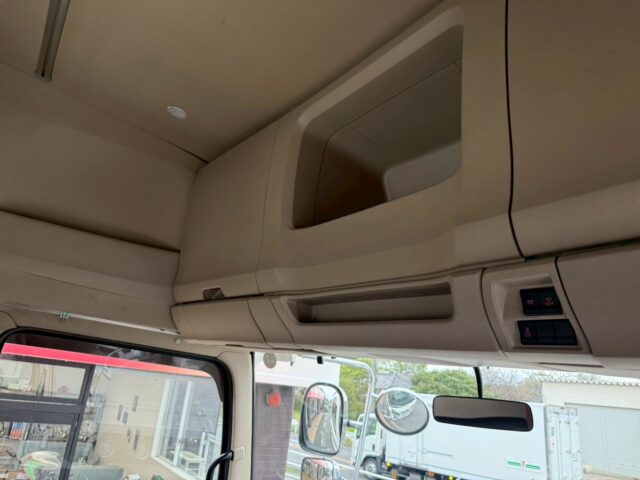 日野:17プロフィア:ハイルーフ:トレーラーヘッド:第5輪荷重11.500㎏:車検7月迄