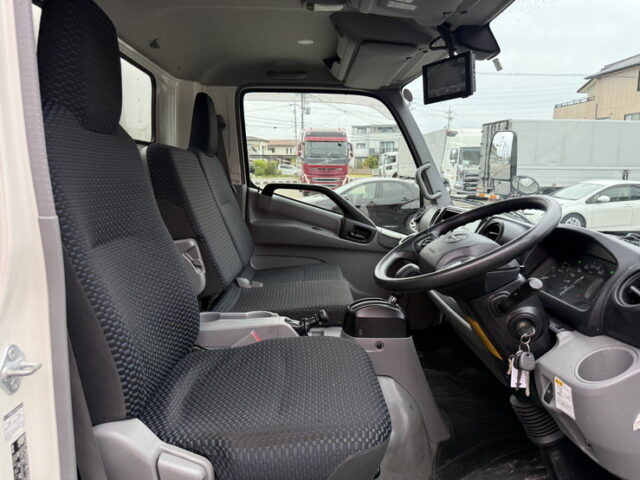 日野：デュトロ：バン：ワイドロング：格納ゲート：左スライドドア：AT車：準中型免許