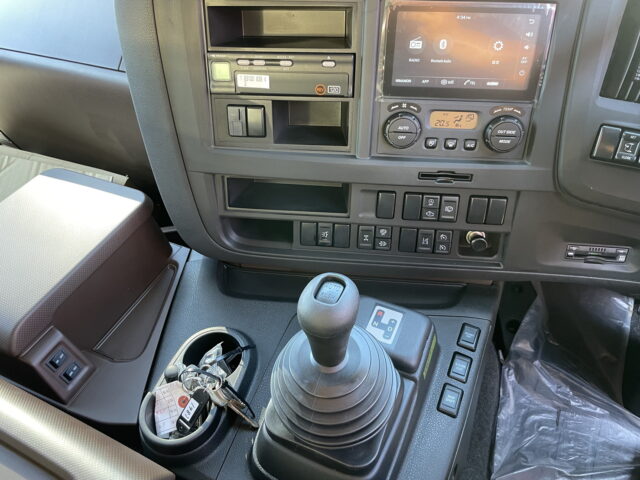 いすゞ　ギガ　ハイルーフ　ウィング　未使用車　アルミホイール　メッキ多数