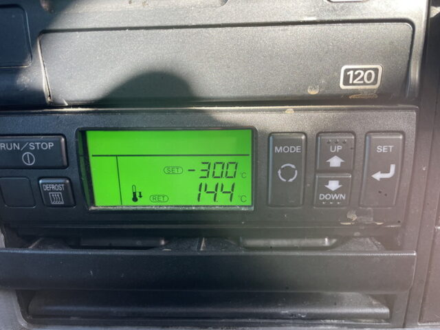 三菱ふそう　ファイター　冷凍バン　コルゲート　ジョロダー4列キーストン　エアサス