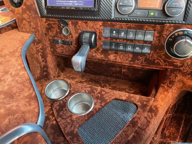 日野　17プロフィア　ヘッド　内装生地張り　ステンレス多数　メッキパーツ多数