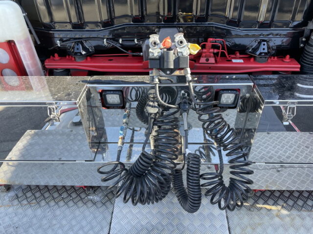 17スーパーグレート　ハイルーフ　トレーラーヘッド　460馬力　第5輪荷重11.500㎏