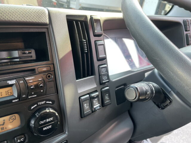 いすゞ：フォワード：ウィング：6200ワイド：エアサス：架装多数：木床：240馬力