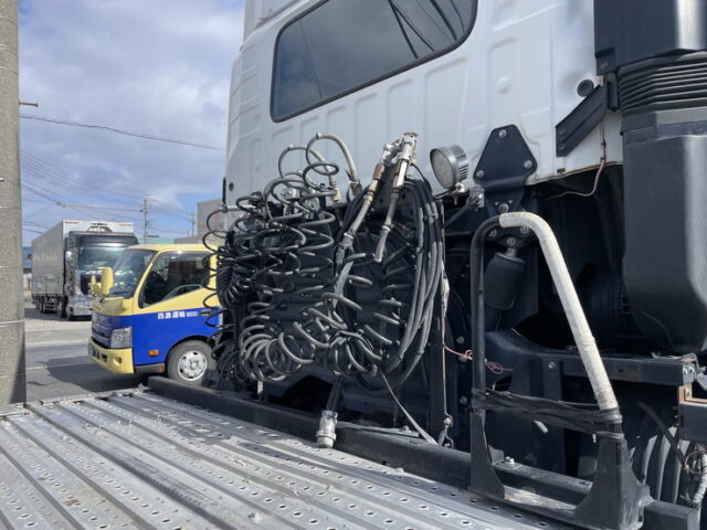 日野：17プロフィア：ハイルーフ：トレーラーヘッド：アルミホイール：ブタ鼻