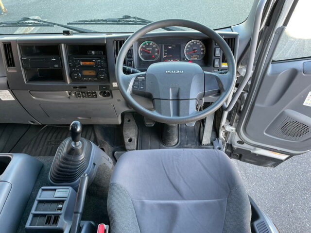 いすゞ:フォワード:ワイド:210馬力:アルミウィング:格納パワーゲート:リアエアサス:アルミホイール