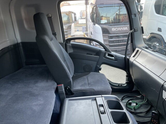 いすゞ：フォワード：増トン：冷凍ウィング：6600ボデー：エアサス：サーモキング製冷凍機