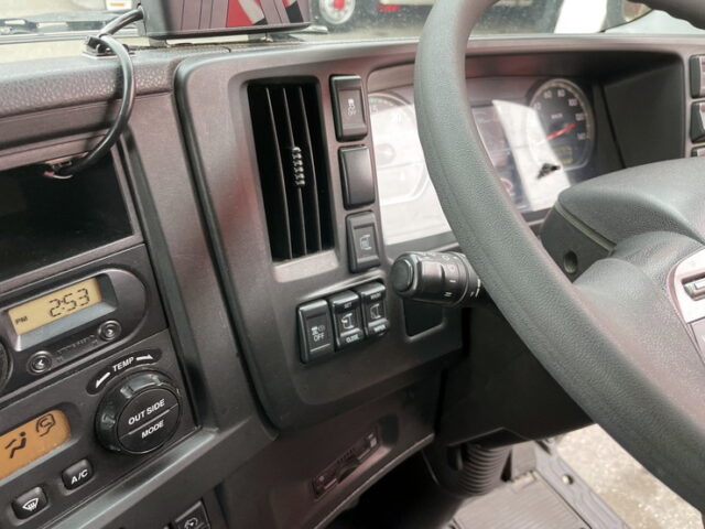 いすゞ　ギガ　ウィング　メッキ多数　ステンレス多数　アルミホイール