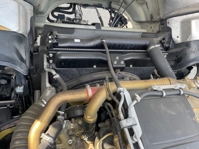 三菱ふそう　スーパーグレート　トレーラーヘッド　メッキ多数　7MT　