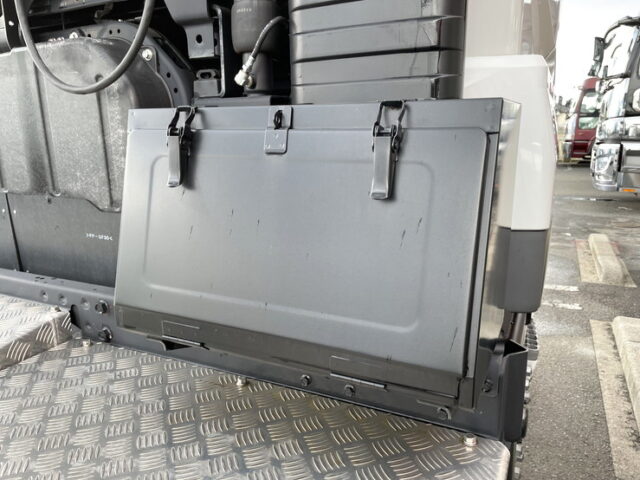 三菱ふそう：スーパーグレート：トレーラーヘッド：ハイルーフ：Ｄ尺：AT：未使用：第５輪11.5ｔ　