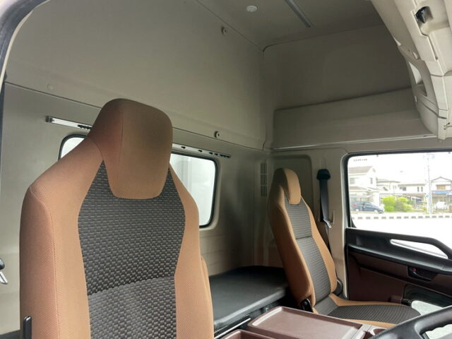 日野　17レンジャー　ハイルーフ　6200ワイド　エアサス　格納ゲート　低走行