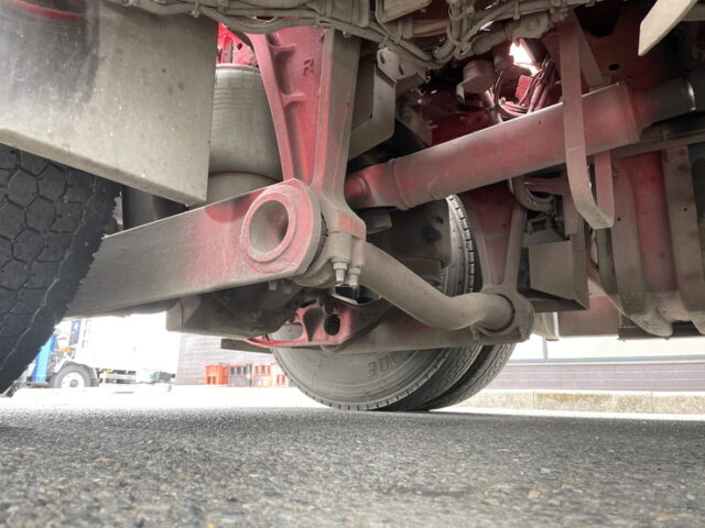 日野：プロフィア：トレーラーヘッド：内装生地張り：ハイルーフ：架装多数：メッキ多数