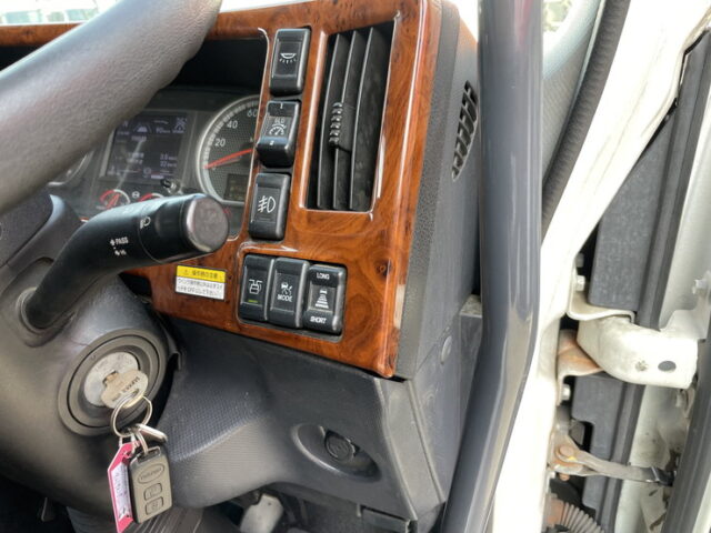 いすゞ：ギガ：ハイルーフ：ウィング：アルミホイール：スムーサー：木床