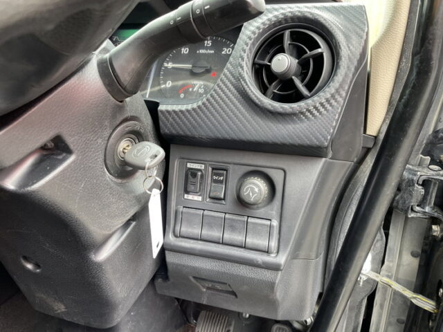 日野：17プロフィア：ハイルーフ：ウィング：メッキ多数：リア門口ステンレス：E13C