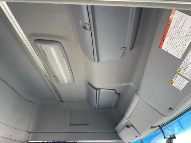 日野：プロフィア：ハイルーフ：トレーラーヘッド：メッキ多数：アルミホイール