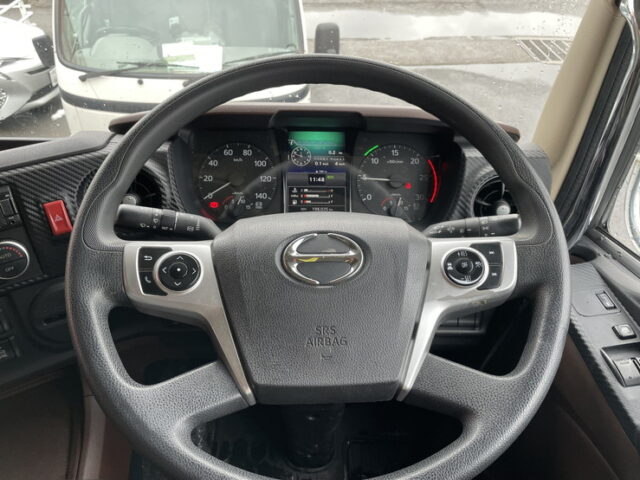 日野：17プロフィア：アルミウィング：ハイルーフ：7MT：リア門口ステンレス：アルミホイール：フロントバイザー ステンレス多数