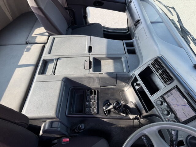 スーパーグレート：ハイルーフ：トレーラーヘッド：メッキ多数：アルミホイール：7速MT