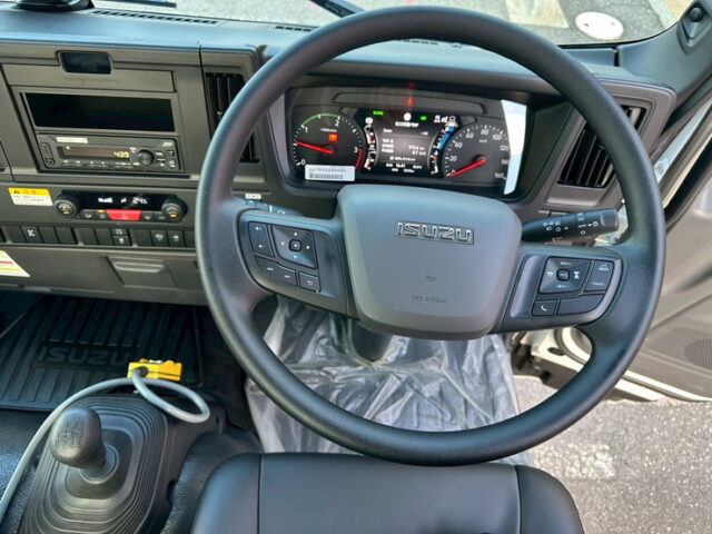 いすゞ：フォワード：登録済未使用：アームロール：3人乗り：ベッドレス：積載3.750㎏