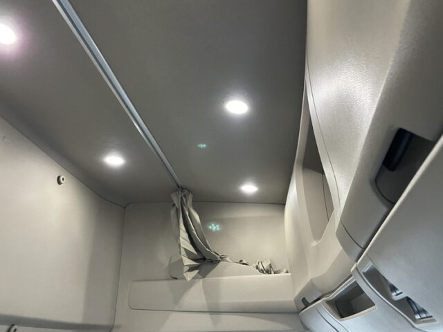 日野：17プロフィア：ハイルーフ：トレーラーヘッド：7速MT：450馬力：E13Cエンジン