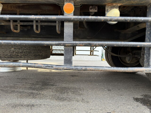 東急：重機運搬用トレーラー：幅2800㎜　荷台長4700㎜：歩みハンガー：8輪