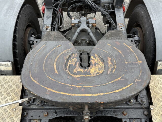 日野：テラヴィ：ハイルーフ：トレーラーヘッド：エアサス：V8ツインターボ