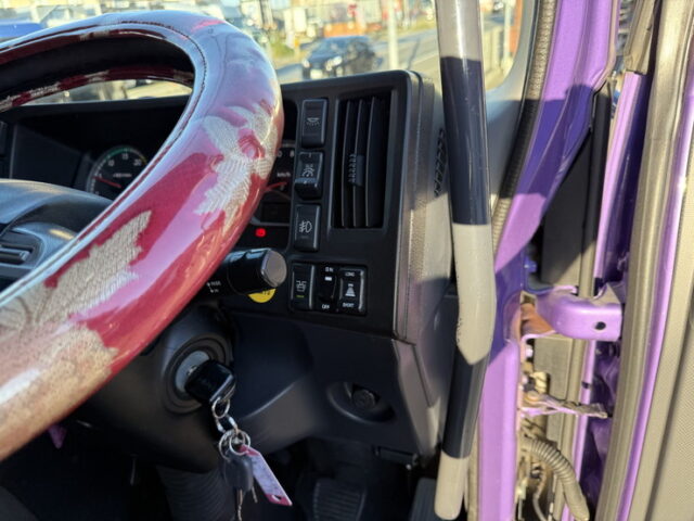 いすゞ：ギガ：ハイルーフ：ウィング：メッキ多数：ステンレス多数：エアローラー