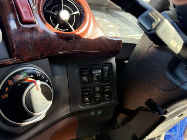 日野：17プロフィア：ハイルーフ：ウィング：メッキ多数：アルミホイール：プロシフト