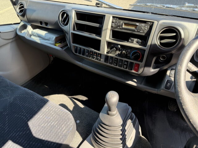 日野：デュトロ：ウィング：ワイドロング：180馬力：ステンレス多数：2.950㎏積