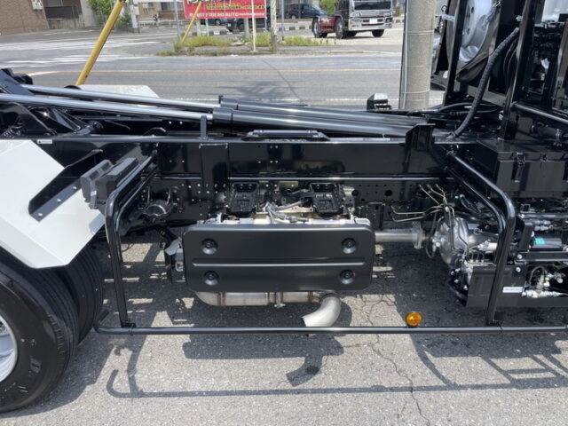 いすゞ：フォワード：登録済未使用：アームロール：3人乗り：ベッドレス：積載3.750㎏