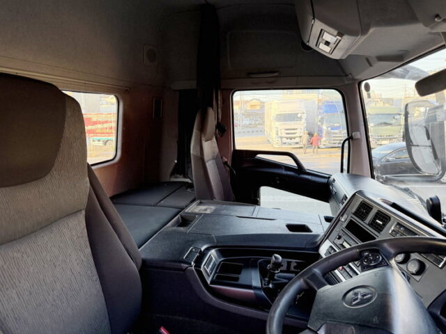 17スーパーグレート：ハイルーフ：トレーラーヘッド：アルミホイール：第5輪荷重11.500㎏