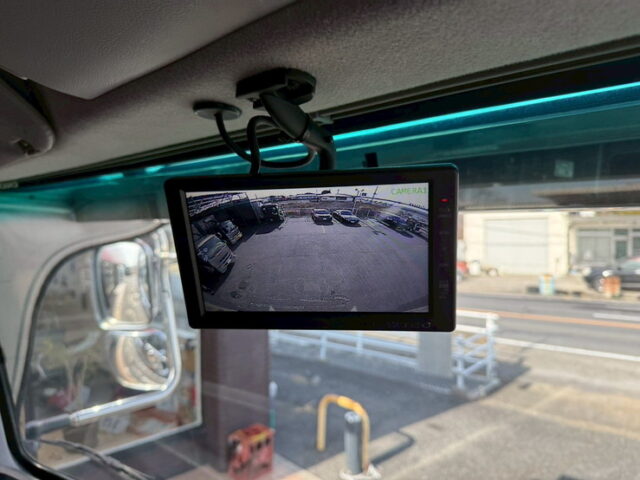 クオン:ハイルーフ:ウィング:メッキ多数:ステンレスバイザー:アルミホイール