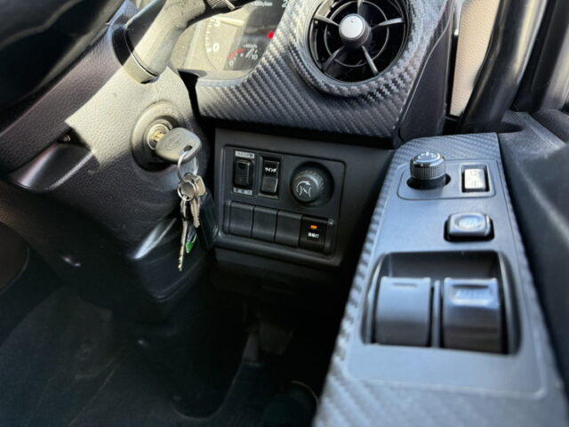 日野:17プロフィア:ハイルーフ:メッキ多数:アルミホイール:木床:E13Cエンジン