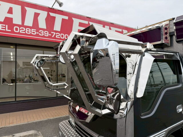 【現状】いすゞ：エルフ：平ボデー：架装多数：マニ割り：5トン未満：2駆/4駆切換付き