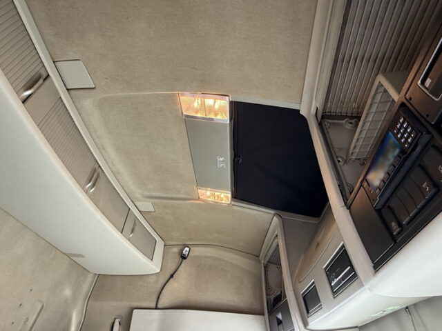 【委託販売】VOLVO:トレーラーヘッド:シングル:アルミホイール:架装多数