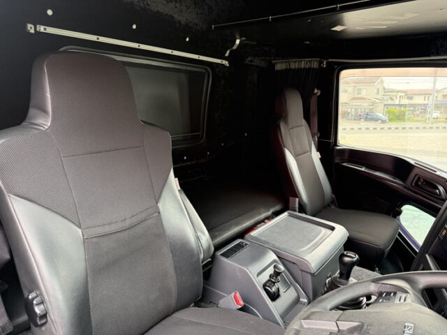 いすゞ:ギガ:ハイルーフ:トレーラーヘッド:フロントバイザー:第5輪荷重11.100㎏