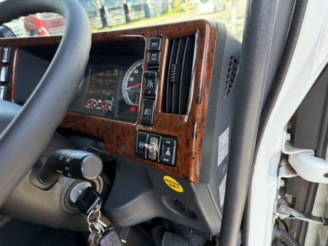 いすゞ：ギガ：ハイルーフ：ウィング：アルミホイール：リア門口ステンレス：低走行