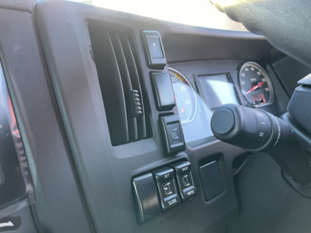 いすゞ　ギガ　ハイルーフ　ウィング　未使用車　アルミホイール　メッキ多数